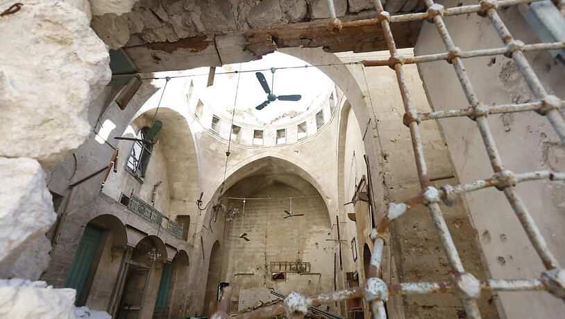 Bei Luftangriffen auf eine Moschee wurden Dutzende Menschen getötet - im Bild die schwer beschädigte Umayyad Moschee in Aleppo (Symbolbild)