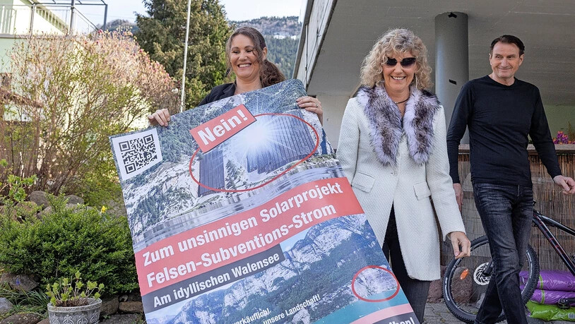Der Ammler Gemeinderat sieht das anders: Susanna Ackermann von der IG Pro Walensee (links) wirbt für den Kampf gegen das Projekt «Felsenstrom», das sie als «unsinnig» erachtet.