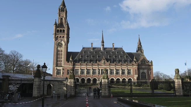 ARCHIV - Ein Blick auf den Friedenspalast, in dem der Internationale Gerichtshof in Den Haag untergebracht ist. Foto: Patrick Post/AP/dpa
