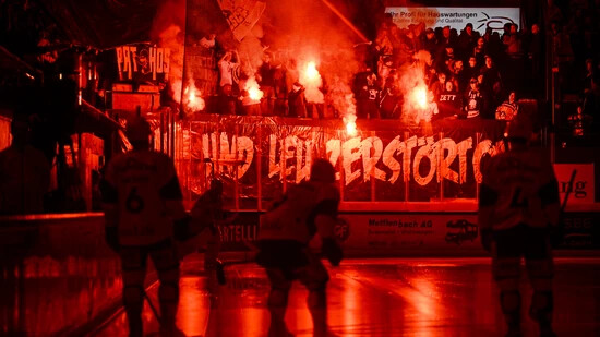 Fussball-Hooligans aus Deutschland beim Lakers-Spiel: Für eine sogenannte «Pyroaktion» im Spiel gegen die ZSC Lions setzt es nun Strafen ab.