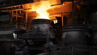Nun ist es Tatsache: Der Schweizer Stahlhersteller Stahl Gerlafingen schliesst eine der beiden Produktionslinien. (Archivbild)