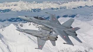 Flug mit Folgen: FA-18 überwachen die WEF-Sperrzone in einem Radius von 25 nautischen Meilen über Davos.