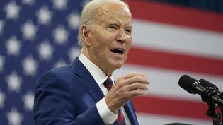 ARCHIV - US-Präsident Joe Biden spricht bei einer Wahlkampfveranstaltung in North Carolina. Foto: Stephanie Scarbrough/AP/dpa