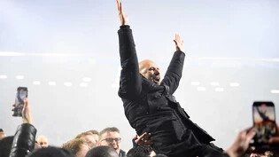 Überlegener Meister: Die PSV Eindhoven und Trainer Peter Bosz feiern bereits in der drittletzten Runde den Titel