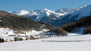 Tschierv im Schnee: Die Bewohnerinnen und Bewohner der malerischen Dörfer in der Val Müstair und dem Unterengadin wünschen sich wirtschaftliches Wachstum.
