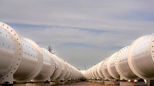 Von aussen unscheinbar: Die neue Teststrecke des europäischen Hyperloop-Projekts im niederländischen Veendam.  