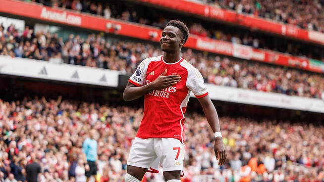Bukayo Saka brachte Arsenal mit seinem verwandelten Penalty Ende der ersten Halbzeit auf die Siegerstrasse