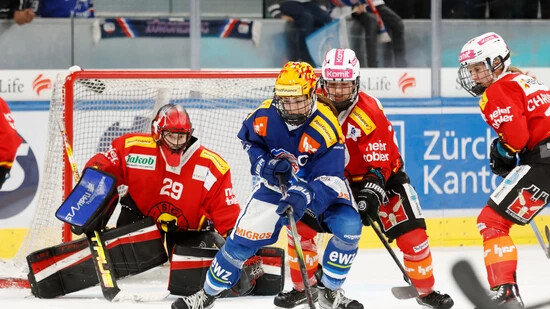 Berns Torhüterin Saskia Maurer liess sich im vierten Spiel des Playoff-Finals der Frauen gegen die ZSC Lions nicht bezwingen