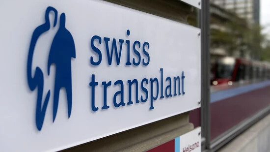 Insgesamt 675 Menschen auf der Warteliste erhielten laut Swisstransplant 2023 ein dringend benötigtes Organ. (Archivbild)