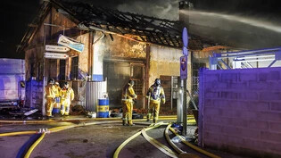 70 Feuerwehrleute brachten den Brand in Vernier GE schliesslich unter Kontrolle.