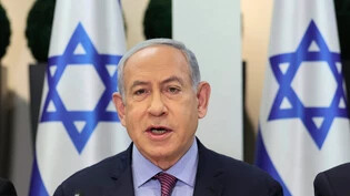 ARCHIV - Israels Ministerpräsident Benjamin Netanjahu bei einer der wöchentlichen Kabinettssitzungen im Militärhauptquartier in Tel Aviv. Foto: Abir Sultan/AP/dpa