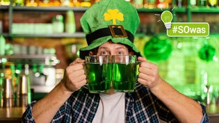 Grün, wohin das Auge reicht: Auch grün gefärbtes Bier gehört zum St. Patrick’s Day.